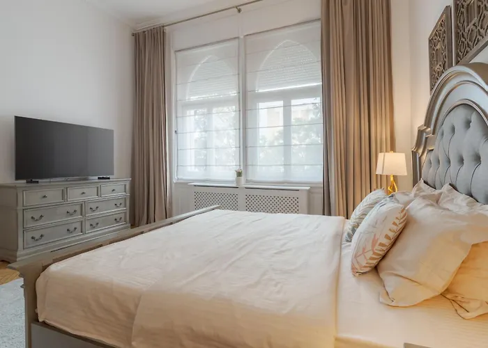 Unique Experience At Rimanoczy Palace Oradea