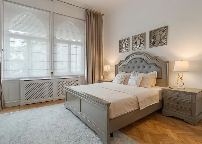 Unique Experience At Rimanoczy Palace Oradea