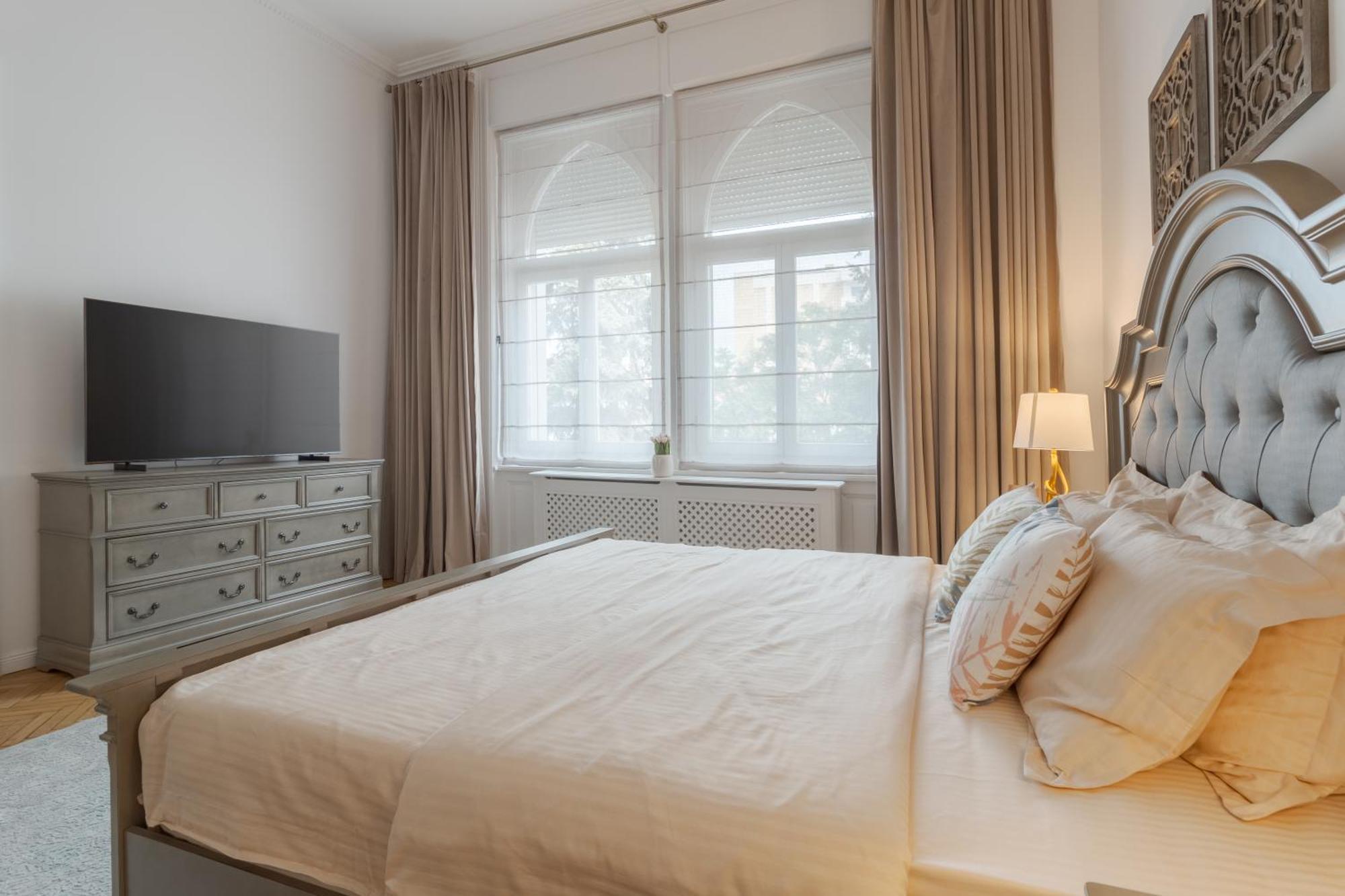Apartment Unique Experience At Rimanoczy Palace Oradea